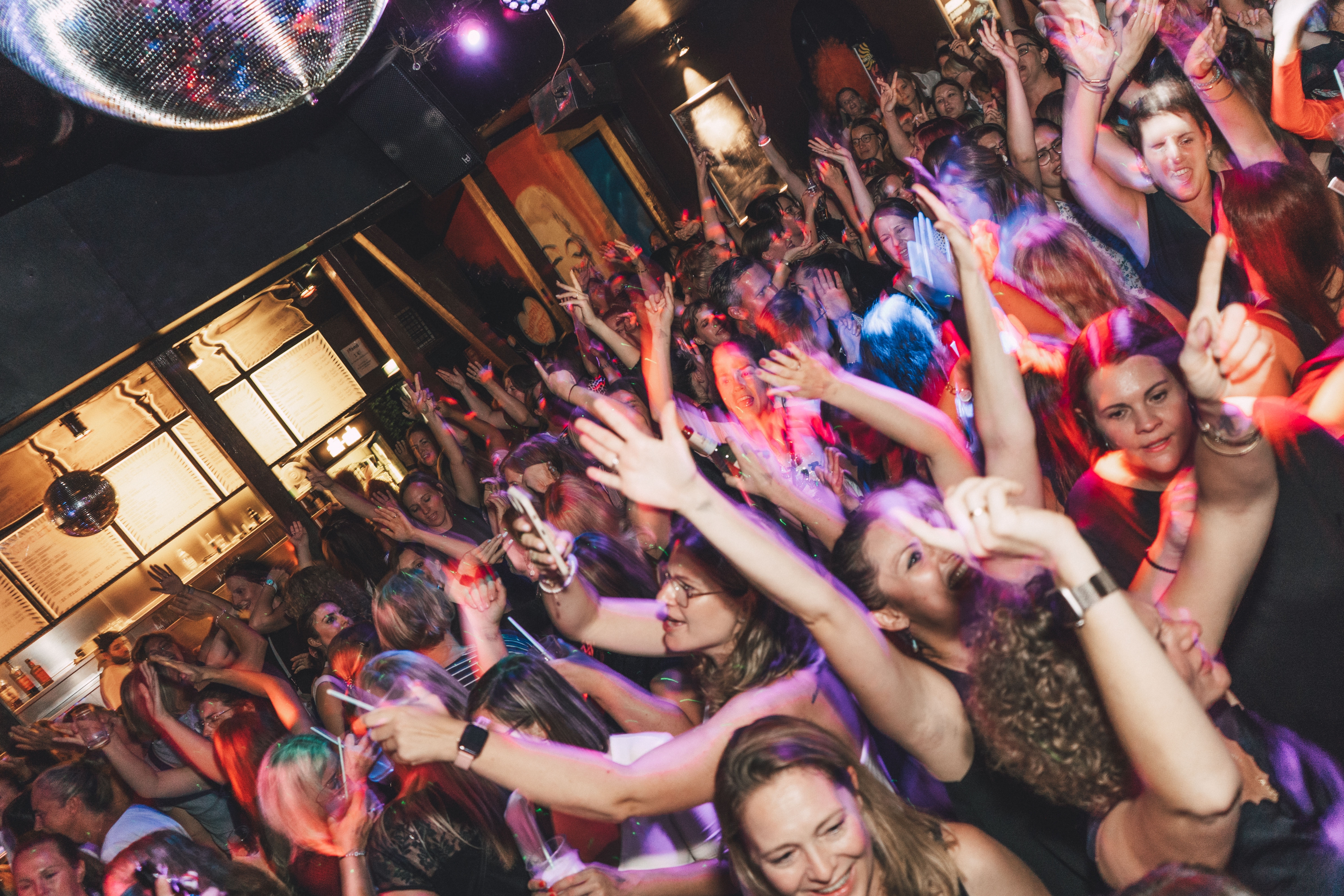 Mütter können am 9. Dezember bei der Mama-Party tanzen - und auch Freundinnen und Freunde und Papas sind willkommen. Bild: Katharina Scognamiglio
