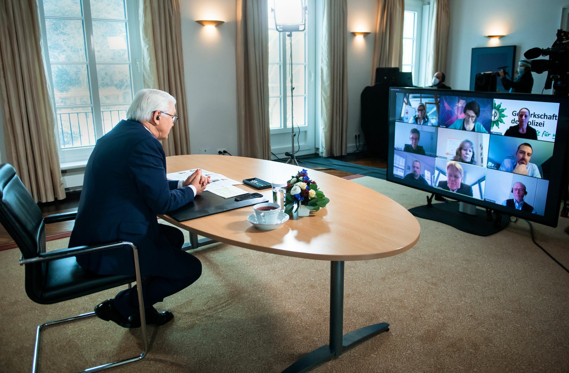 Vergangene Woche hat sich  der  Bundespräsident    mit Betriebsräten und Gewerkschaftsvertretern  ausgetauscht. Foto: dpa/Bernd von Jutrczenka