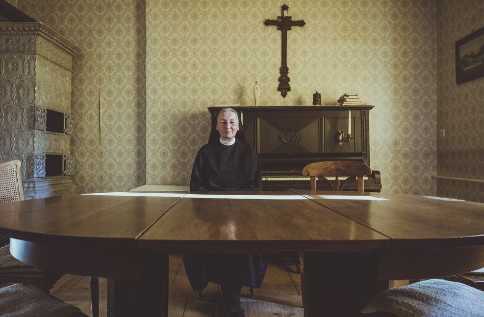 „Wer vor der Welt flüchten will, gehört nicht hierher“, sagt Schwester Kornelia. Foto: Andreas Reiner
„Wer vor der Welt flüchten will, gehört nicht hierher“, sagt Schwester Kornelia.