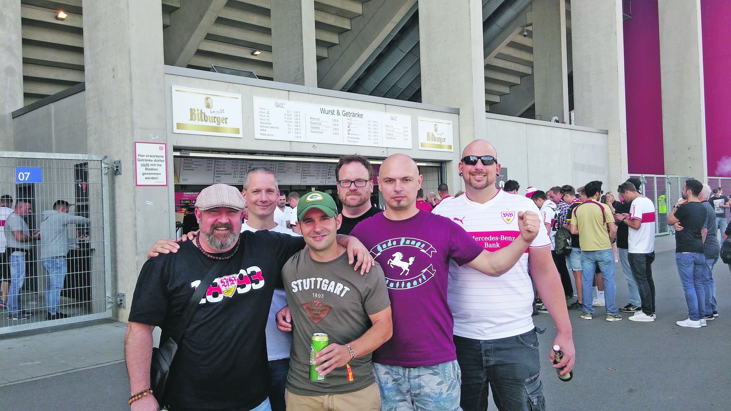 Unterstützten den VfB beim Auswärtsspiel im Mainzer Stadion (von links): Dirk Brückner, Sascha Karpstein, Stefan Wagner, Frank Behrendt, Helge Brückner und Felix Grieser. Bild: z