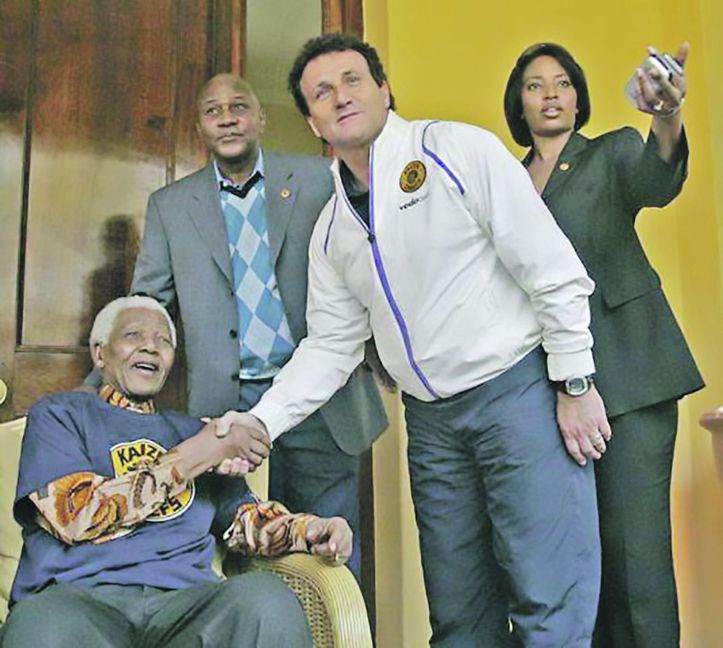 Bewegender Moment: Rainer Dinkelacker trifft Nelson Mandela.
