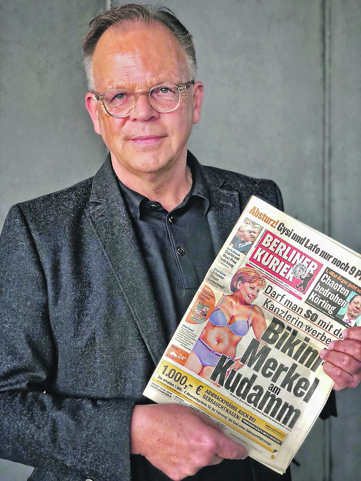 Gerhard Fischbach ließ auch die Kanzlerin von Illustrator Alfons Kiefer in Unterwäsche von Bruno Banani kleiden. Bild: Volkmann