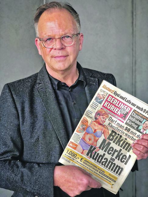 Gerhard Fischbach ließ auch die Kanzlerin von Illustrator Alfons Kiefer in Unterwäsche von Bruno Banani kleiden. Bild: Volkmann