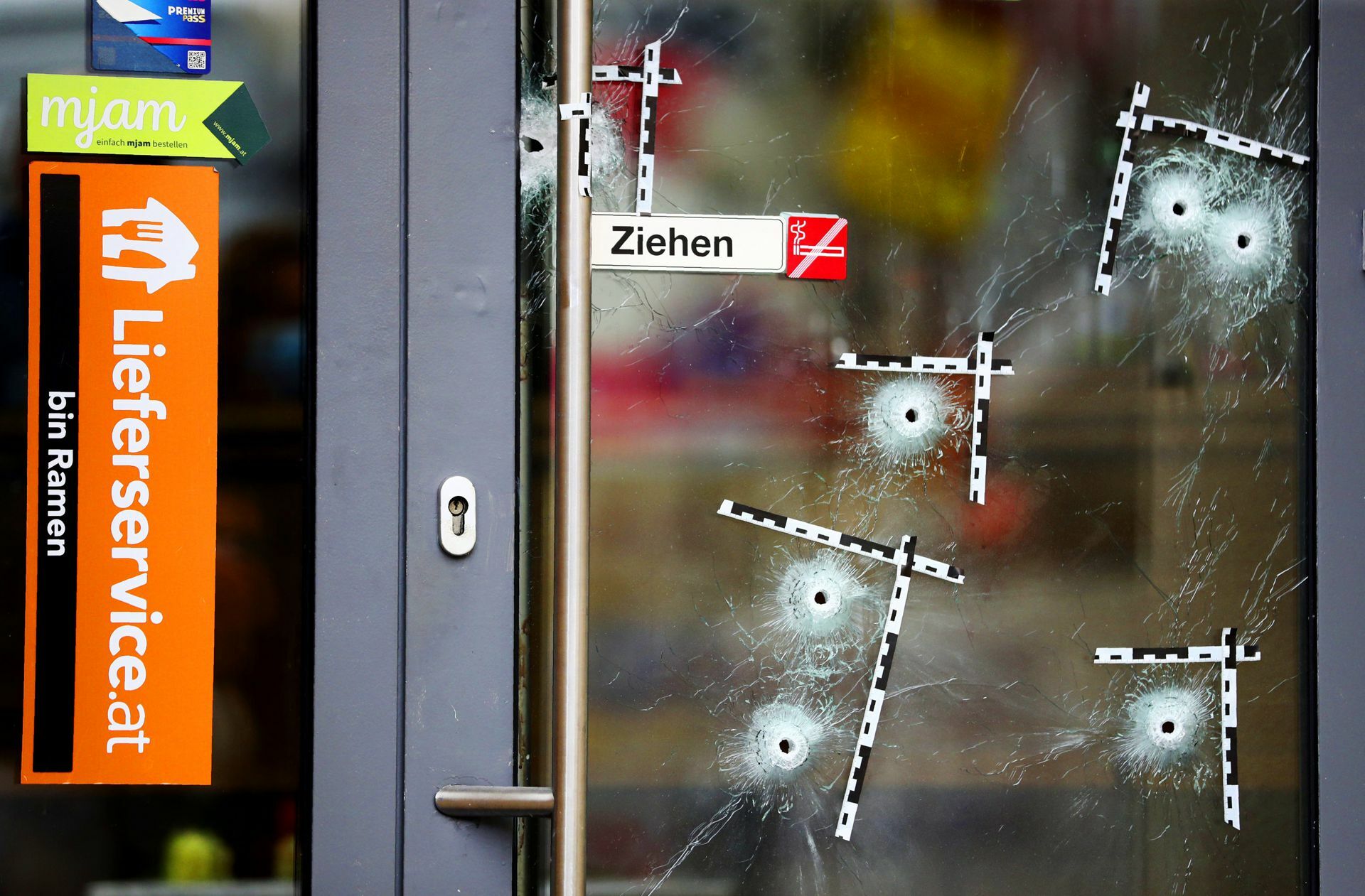 Islamistische Anschläge wie der von Wien habe man auch in Deutschland jederzeit für möglich gehalten, sagt Verfassungsschutzchef Haldenwang im Interview.