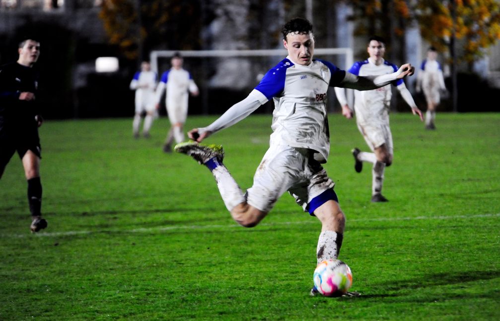 Gabriel Körtge Corral trifft beim 6:2-Erfolg der SV Böblingen in Ofterdingen doppelt. Bild: photostampe/A