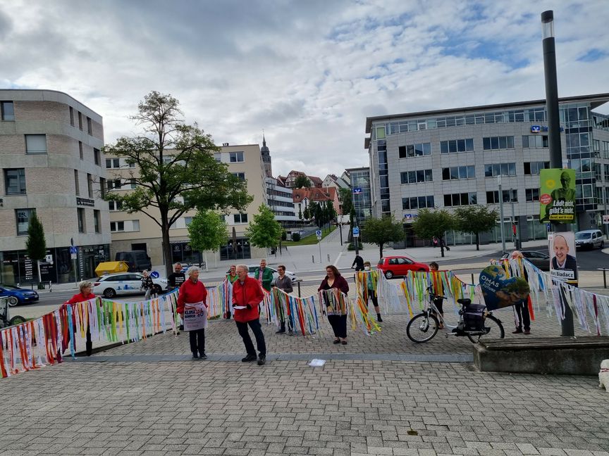 683 Klimawünsche hat die Regionalgruppe von "Omas for Future" gesammelt. Diese sollen im September Bestandteil einer Aktion in Berlin sein. Bild: Hamann