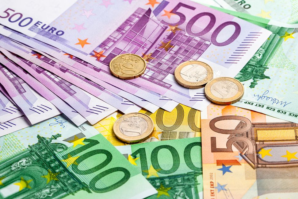 Falschgeld zu kaufen und in Umlauf zu bringen, das ist keine gute Idee.  Bild: adbo estock /eyetronic