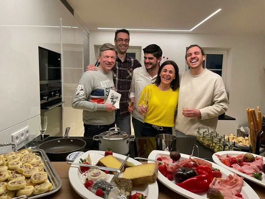Da haben sie ja im wahrsten Sinne des Wortes was angerichtet: Nicolai Stickel, Kai-Uwe Franck. Martin Krämer, Géraldine Kuhn und Michael Wichterich (von links).Bild: z