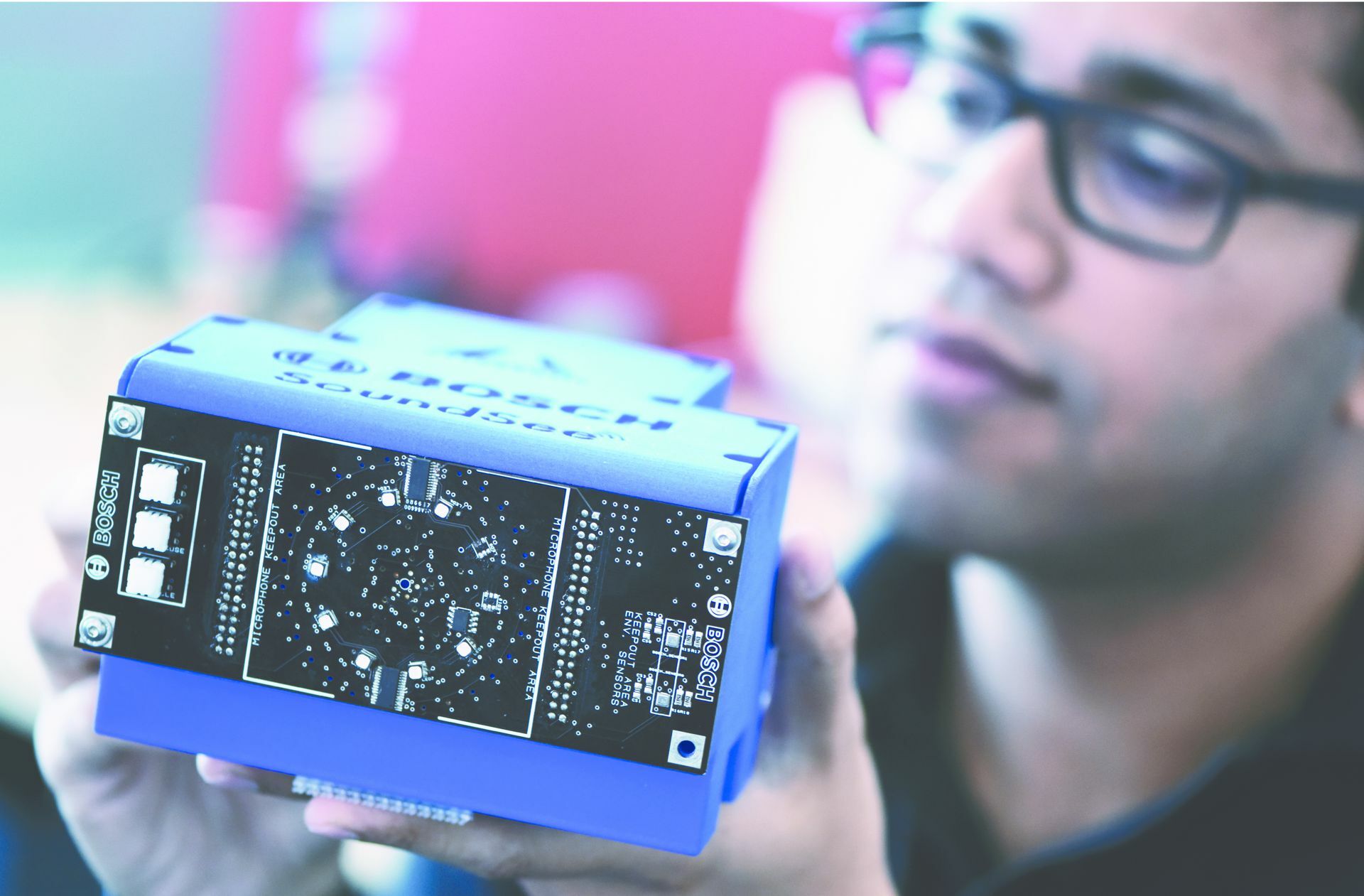 Fehlersuche mit KI befürworten viele Menschen.  Ein Beispiel dafür ist die Sound-See-Technologie von Bosch, die mittels Geräuschanalyse ermittelt, ob Maschinenkomponenten repariert oder ersetzt werden müssen.