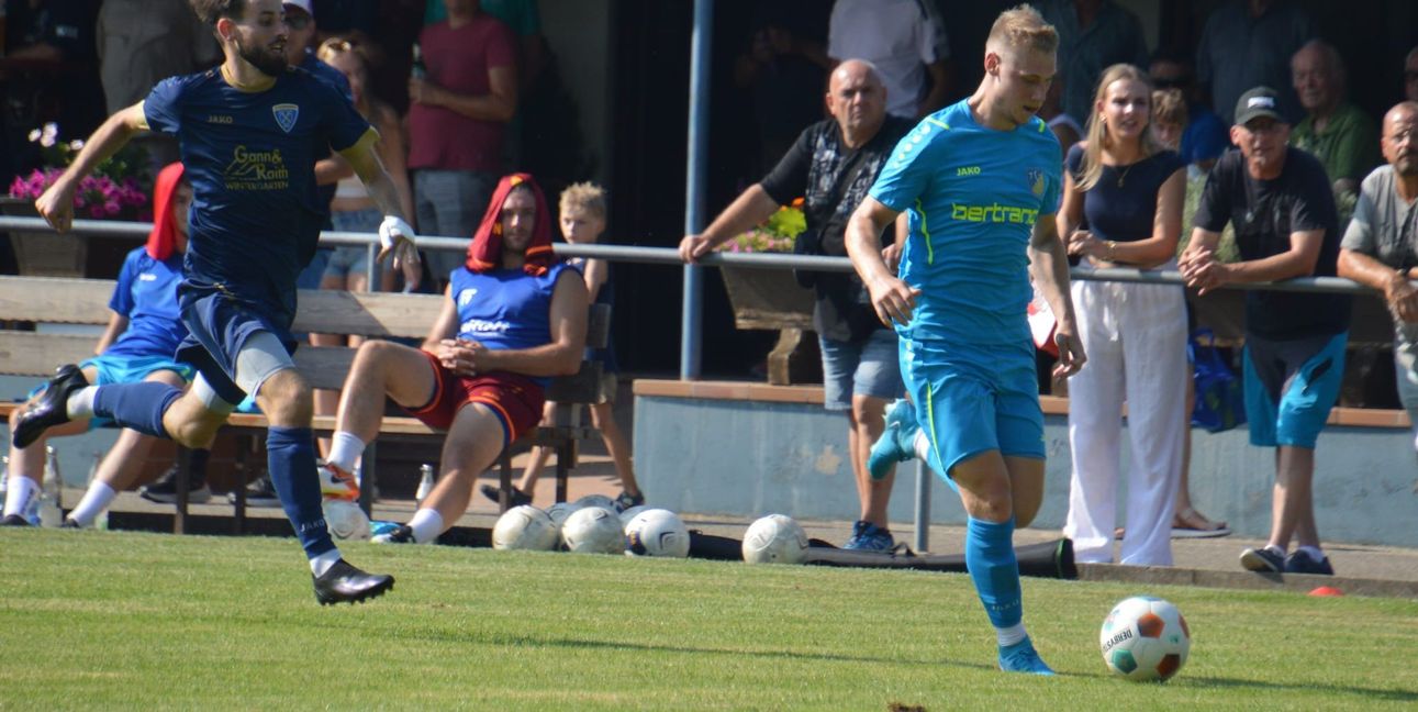Lars Jäger befindet sich in bestechender Form, seine Gegner sehen meistens nur die Hacken des Ehninger Offensivspielers.Bild: Zvizdiç