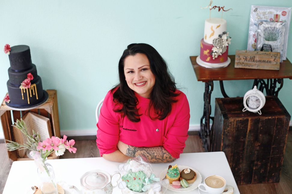 Seelenschmeichlerin Marika Schäfer zieht mit ihrem Café von der Stadtgrabenstraße in die Tübinger Straße 3. Eröffnung ist am 15. September. Bild: z