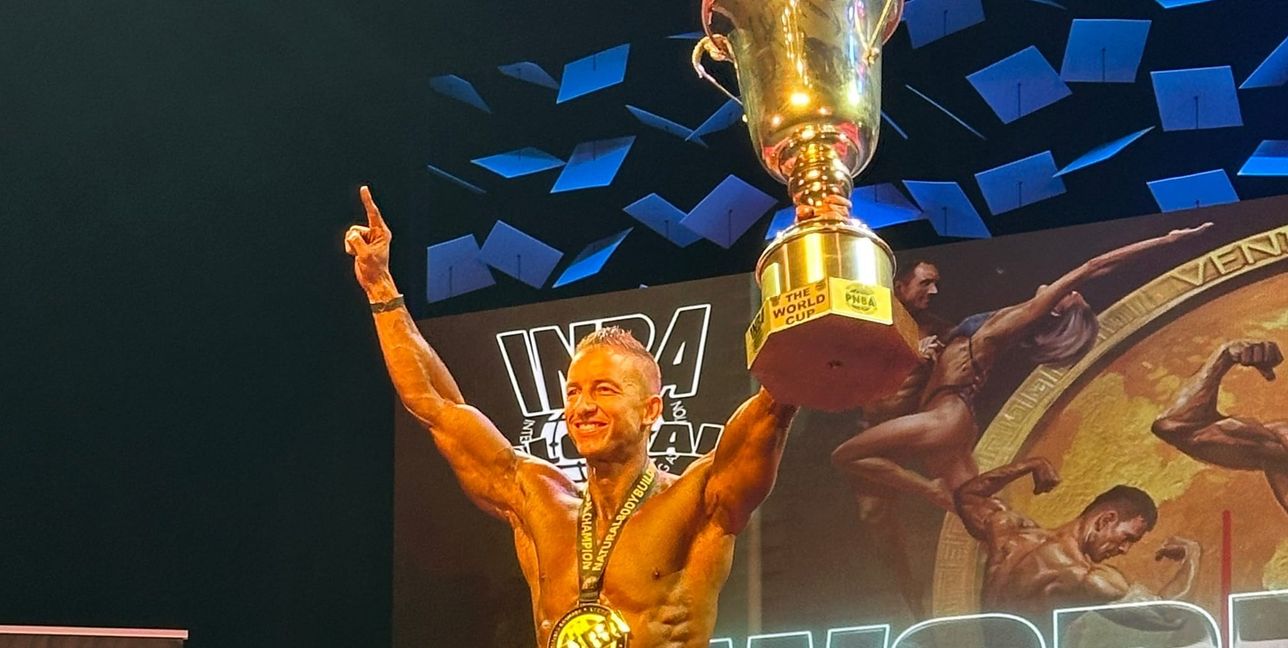 Christian Kellenberger setzt sich beim Worldcup in Los Angeles die Krone auf.Bild: z
