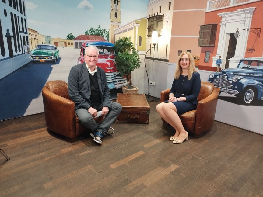 Helena Österle (rechts) ist seit rund drei Monaten Bürgermeisterin von Aidlingen. Im Stadtgespräch Böblingen bei Regio TV mit Hans-Jörg Zürn (Sindelfinger Zeitung/Böblinger Zeitung) stellt sie ihre Gemeinde vor.