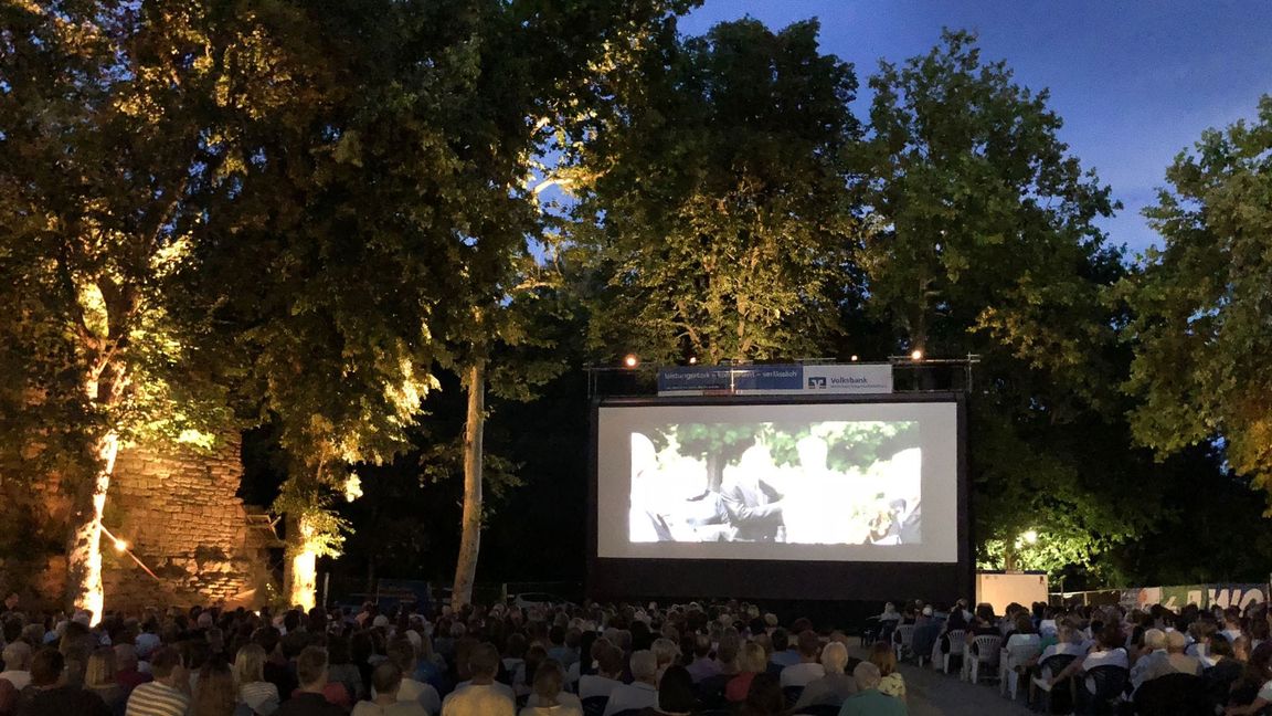 Sobald es dämmert, heißt es: Film ab!
