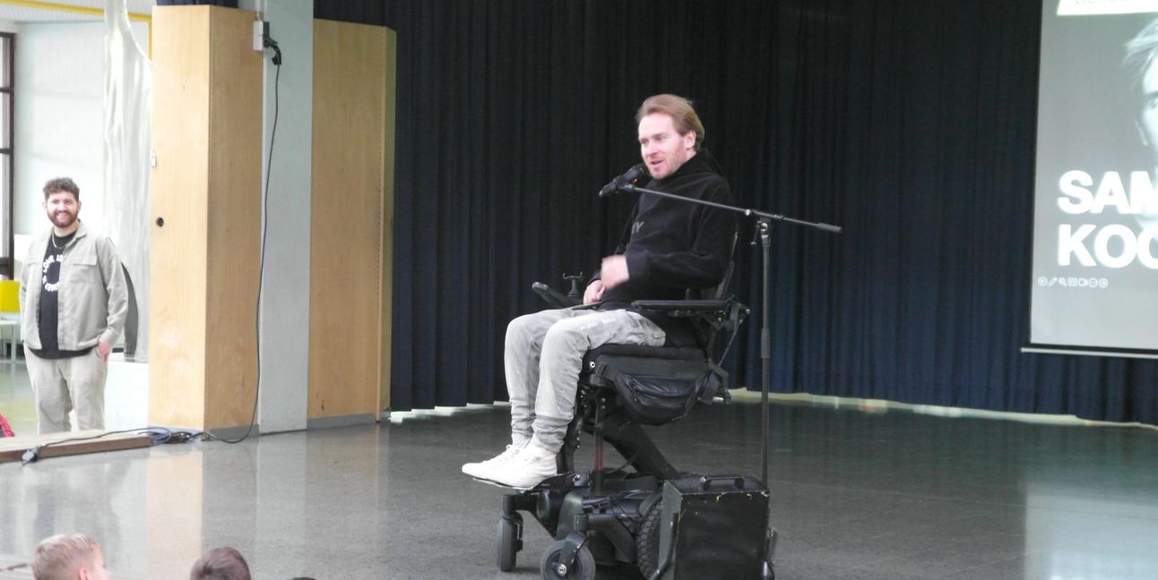 Samuel Koch beeindruckte die Schüler mit seiner Offenheit und seiner Botschaft von Hoffnung und Lebensmut.