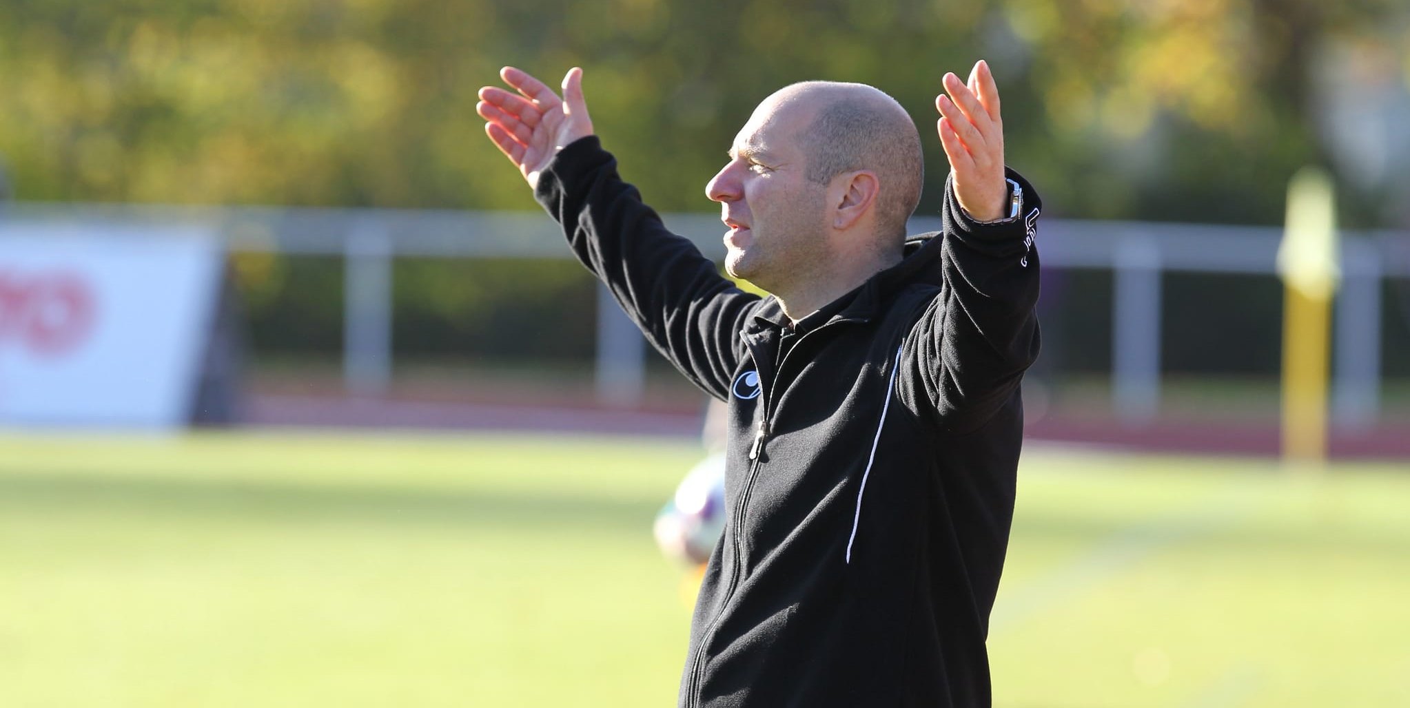 Niko Koutroubis ist mit Leib und Seele Trainer der Sindelfinger Fußball-Ladies.