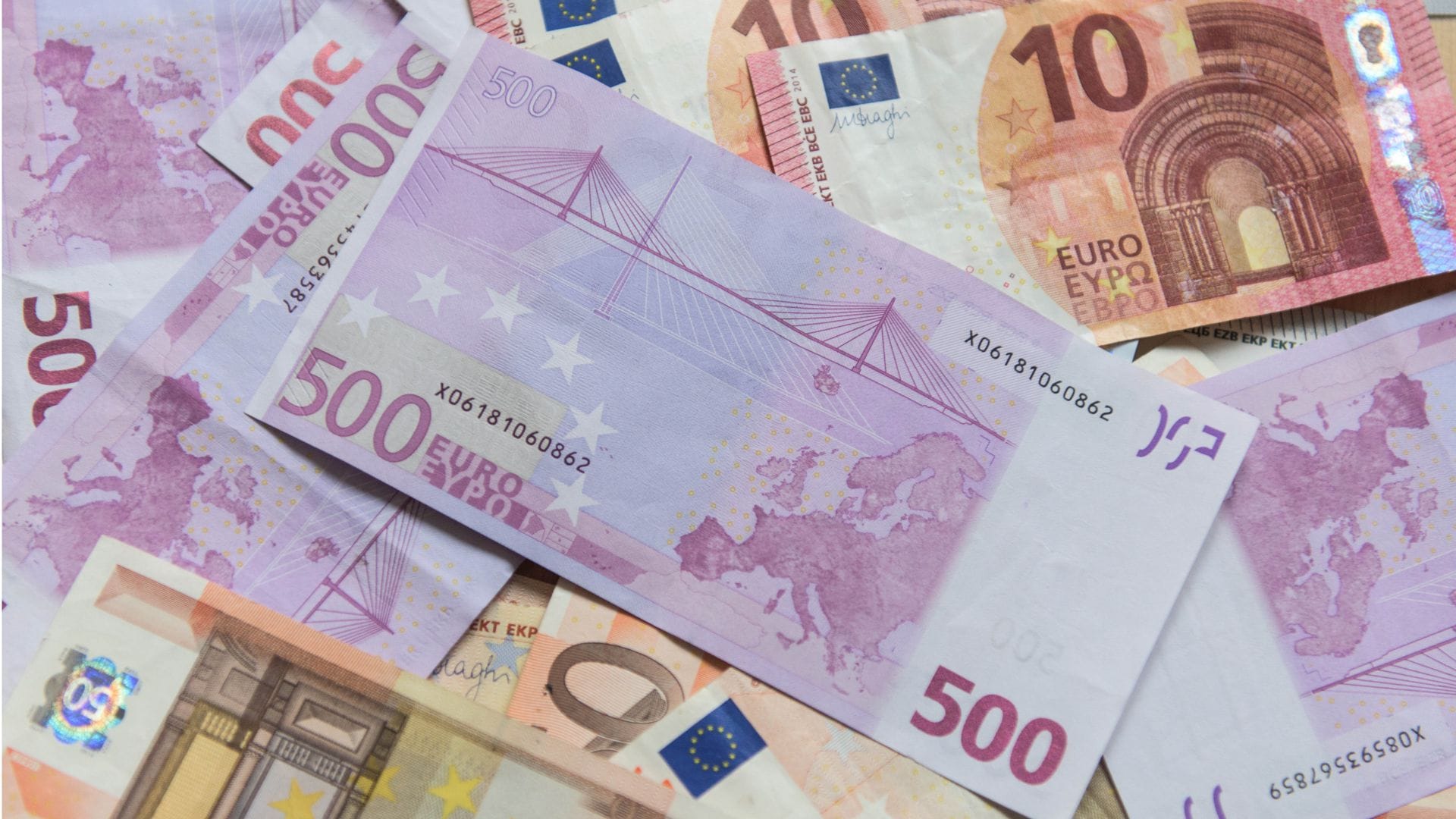 74 Prozent der Befragten sehen ihren Investitionsschwerpunkt heute noch in Deutschland, mit Blick auf die nächsten fünf Jahre aber nur noch 54 Prozent (Symbolbild).