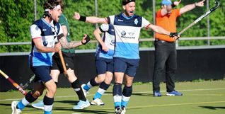 Keanu Ciafardini (links) bejubelt den Treffer zum 3:2 gegen Hanau. Bild: photostampe