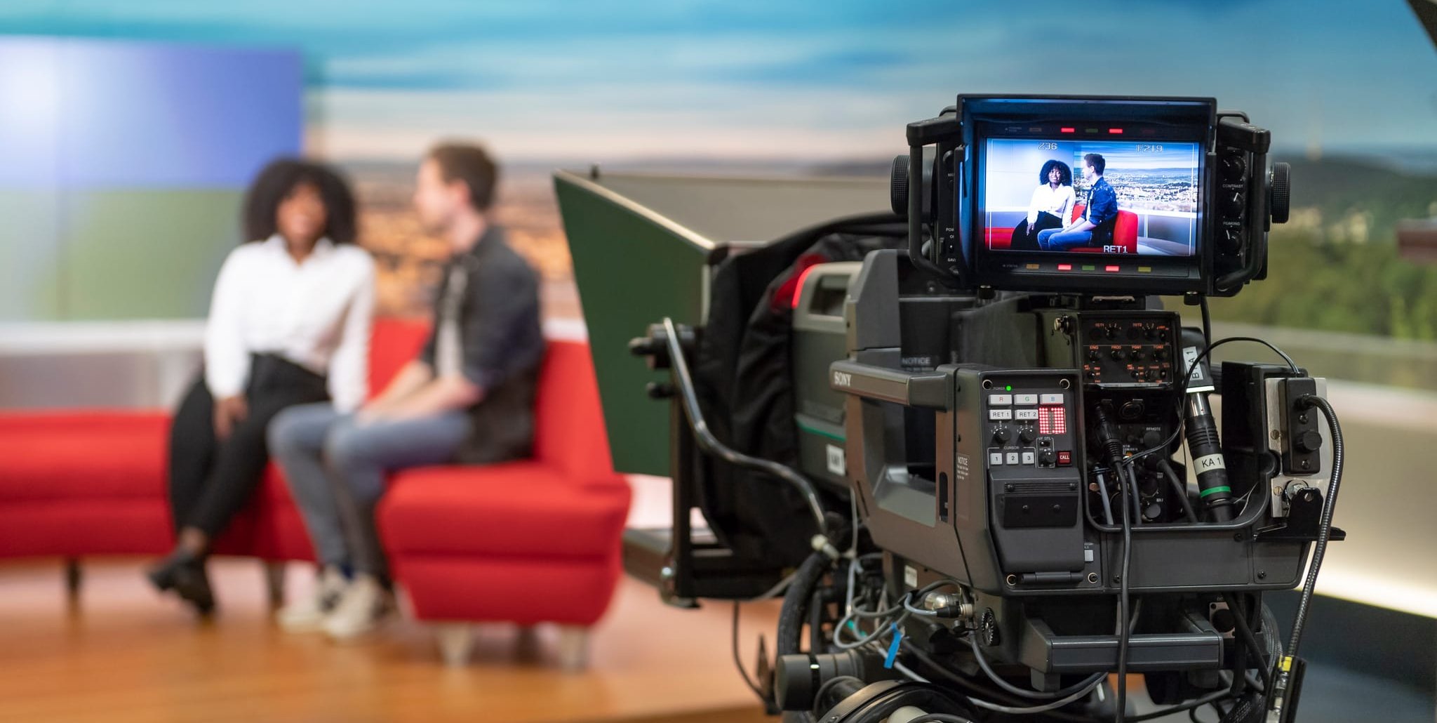 Eine Fernsehkamera im Studio des SWR-Funkhauses in Stuttgart.
