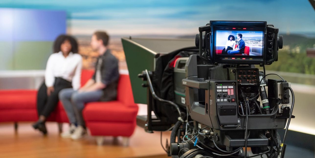 Eine Fernsehkamera im Studio des SWR-Funkhauses in Stuttgart.