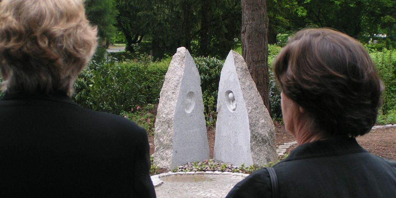 Die Grabstätte wurde im Jahr 2006 von der Stadt Böblingen unentgeltlich zur Verfügung gestellt.