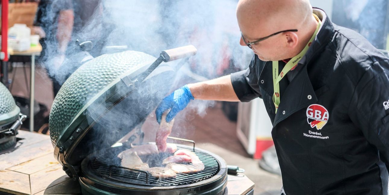 Ran an den Grill, heißt es am Wochenende auf dem Stuttgarter Messegelände.