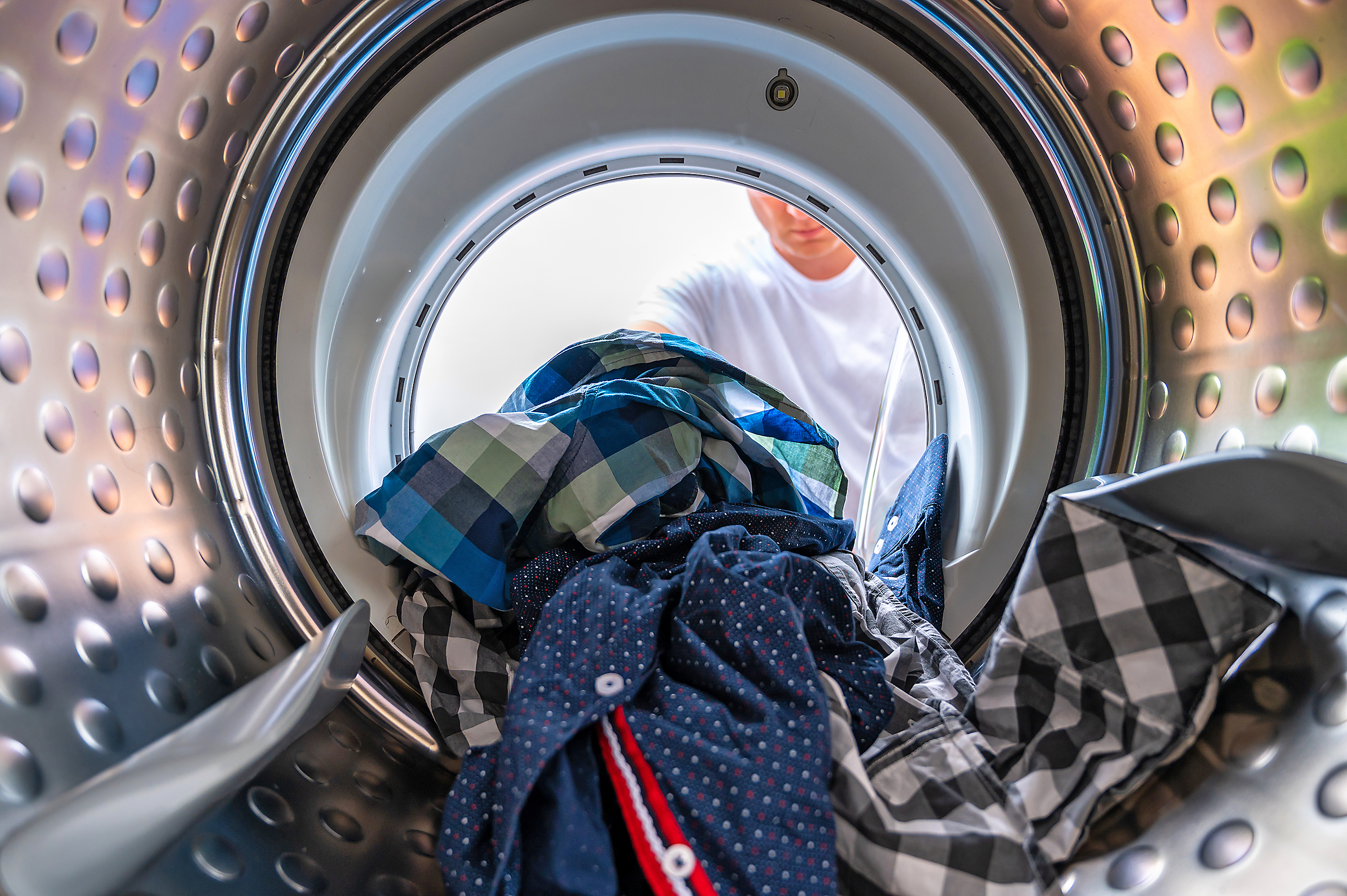 Waschmaschinen gehören zu den am häufigsten nachgefragten Sachen, die bei "Nachbarn in Not" eingehen.   Bild:  Ralf Geithe / Adobe Stock