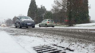 Die Fahrbahnen in Sindelfingen und auch andernorts im Kreis Böblingen sind teilweise gefährlich rutschig. Bild: Wegner
