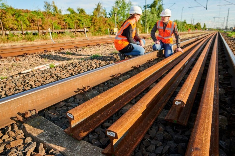 So viele parallele Bauarbeiten wie selten zuvor stehen 2023 auf der Gäubahn an.    Bild: DB AG/Stefan Wildhirt