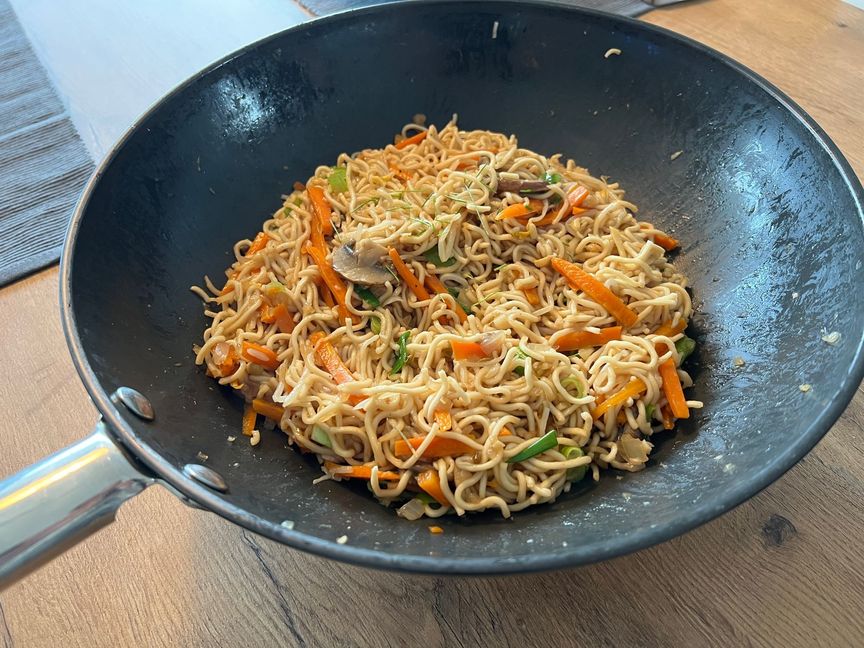 Wok-Rezepte sind vielfältig, schnell und einfach zubereitet.      Bild: Kalus