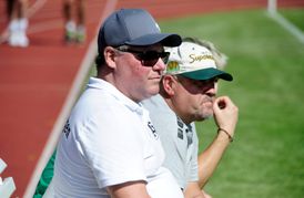 Bernd Gluiber (links) und sein Co-Trainer Jochen Wild wollen aus dem Tabellenkeller der Fußball.Bezirksliga raus. Bild: photostampe