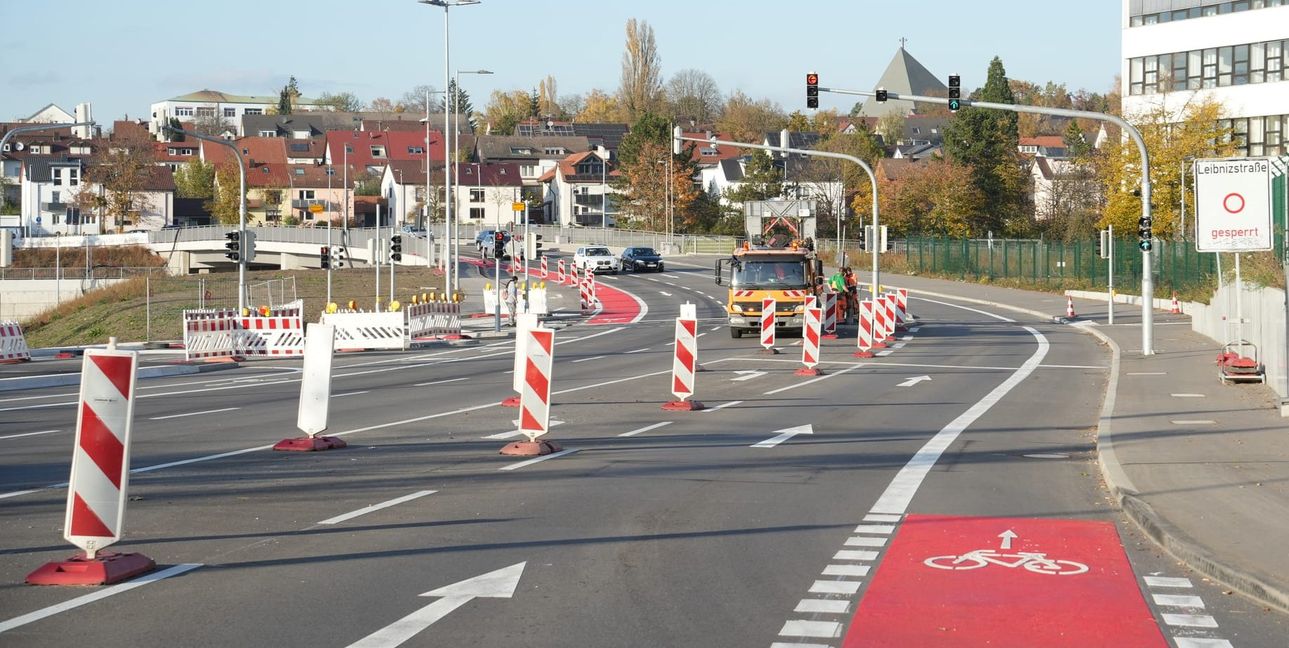 Ab Donnerstag können Autofahrer hier in die Leibnizstraße abbiegen.