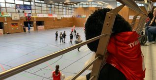 Das Maskottchen hat sich alle Spiele der Deutschen Meisterschaft in der Grafenauer Wiesengrundhalle angeschaut. Bild: z