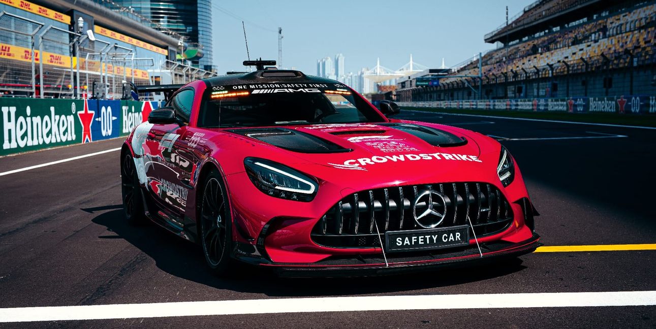 Seit 2022 kommt in der Formel 1® der Mercedes-AMG GT Black Series als offizielles FIA F1® Safety Car zum Einsatz.