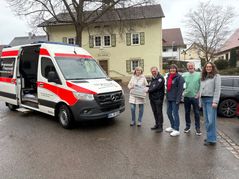 Sylvia Skotnik, DRK-Präsident Michael Steindorfner, die stellvertretende DRK-Kreissozialleiterin Bärbel Seemann, Roland Röll und Nicole Beicht (von links)
