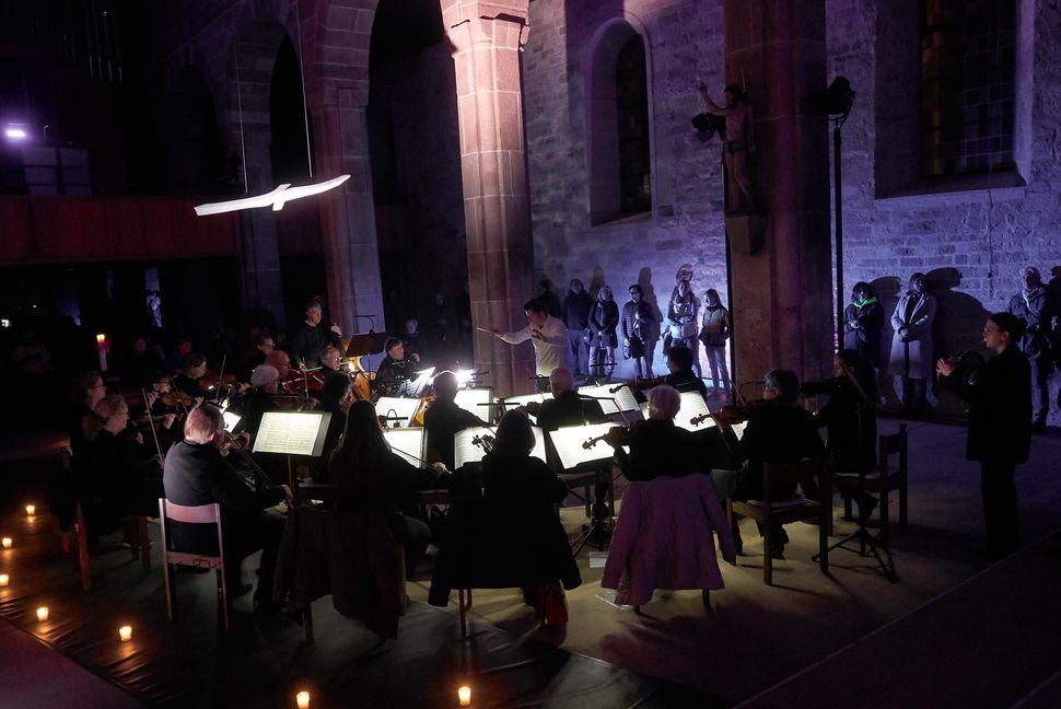 Konzert im Kerzenschein mit Stiftshoforchester und Hornistin Lena Pfeffer.