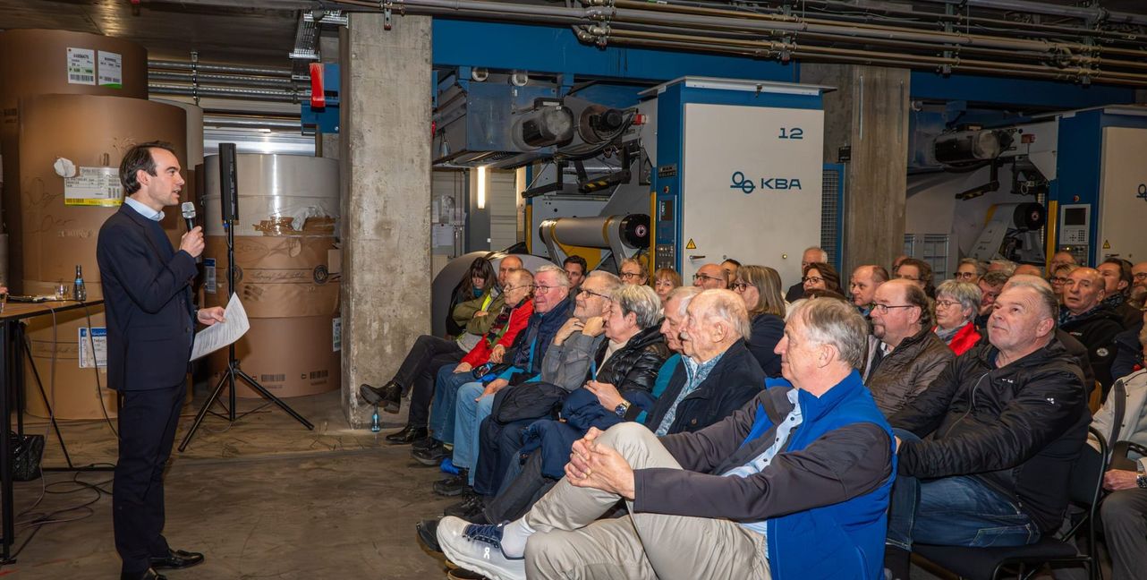 SZ/BZ-Verleger Dr. Christian Röhm begrüßt die Verleger beim Live-Talk.