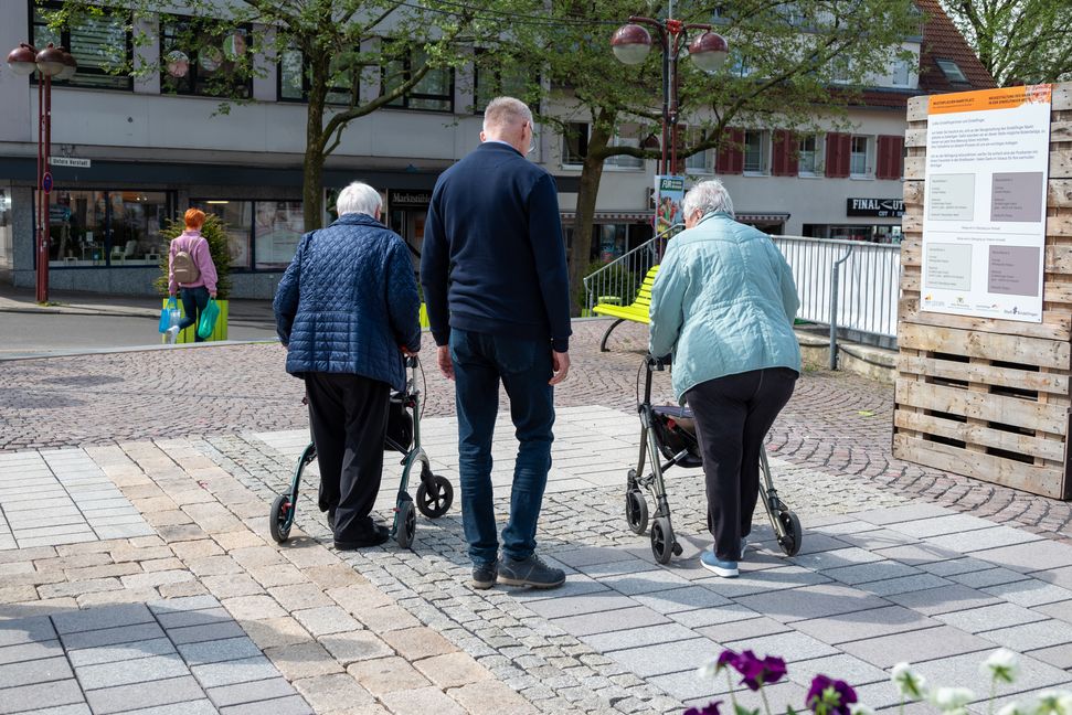 Die möglichen künftigen Beläge können am Planiedreieck angeschaut und getestet werden.