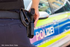 Am Ende waren acht Polizisten  bei dem Streit in der Böblinger Jahnstraße vor Ort. Einge davon traten auch als Zeugen vor Gericht auf. Bild: Adobe Stock