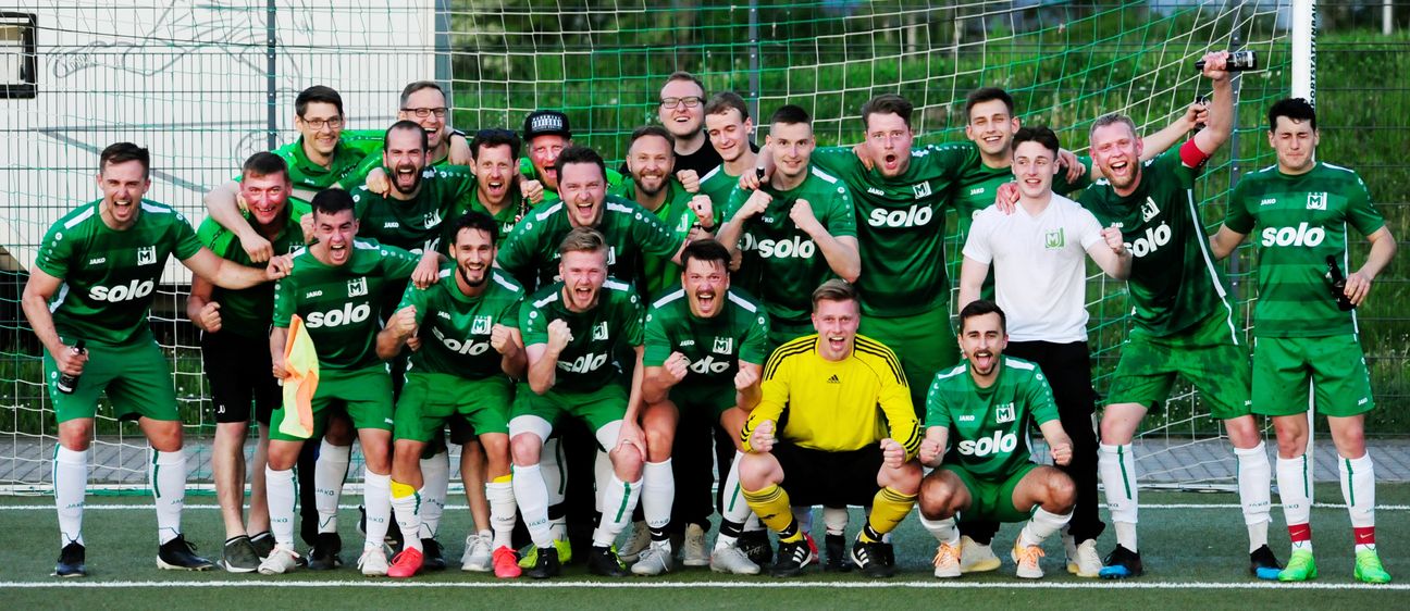 Rekordjäger aus Maichingen: Betreuer David Dürr, Trainer Timo Klotz, Patrick Klotz, Cono Pascucci, Martin Wenger, Lasse Schaumann, Dominik Klemm, Lars Fröhlich, Stefan Bär, Marc Hohenstein (hinten von links), Mathias Gangl, Betreuer Jens Uischner, Ugur Alper Ofluoglu, Michael Walter, Patrick Bauer, Jan-Niclas Heitjans, Moritz Assfalg (Mitte von links), Tarek Bahiani, Patrick Barth, Philip Mayer, Martin Moos, Dennis Kerschl, Ardit Kryeziu (vorne von links).Bild: Photostampe