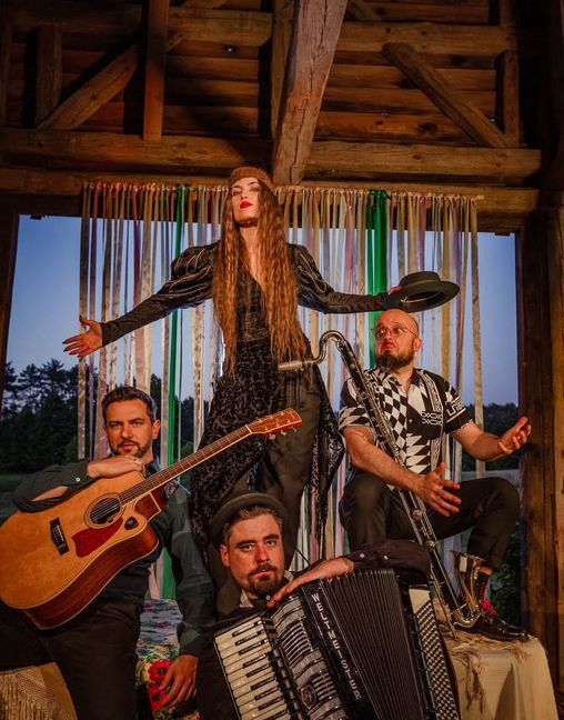 Balkan-Sounds mit „Czarnina“ im Blauen Haus.