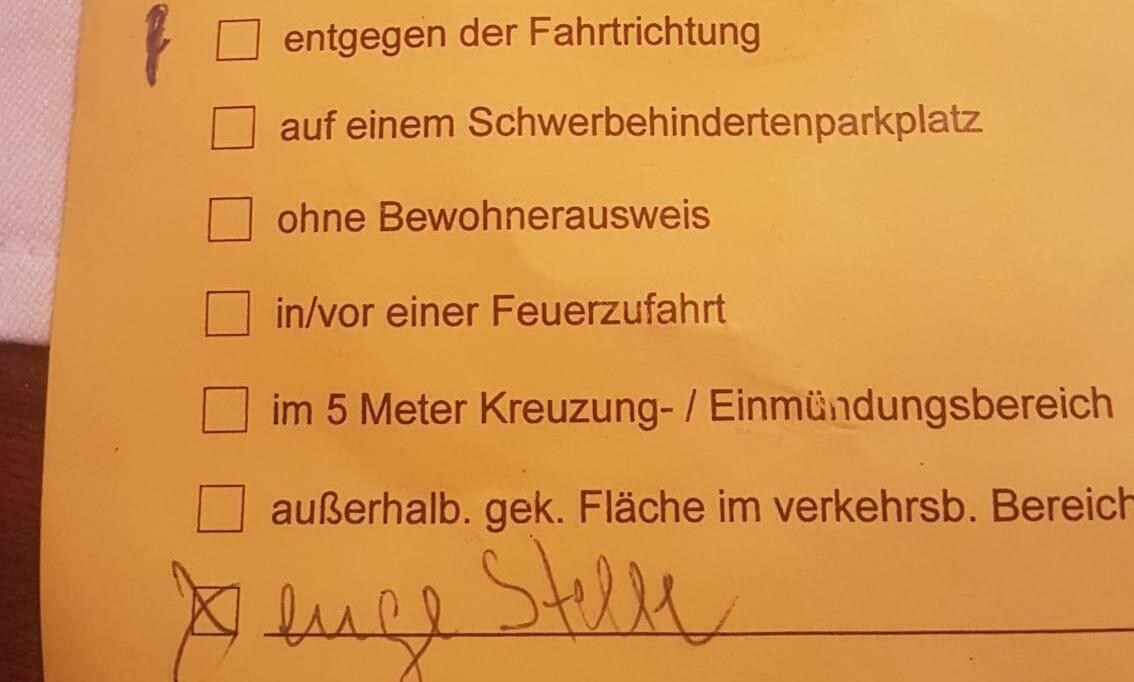 Einer der gelben Zettel, die im Schleicher verteilt wurden.Bild: z
