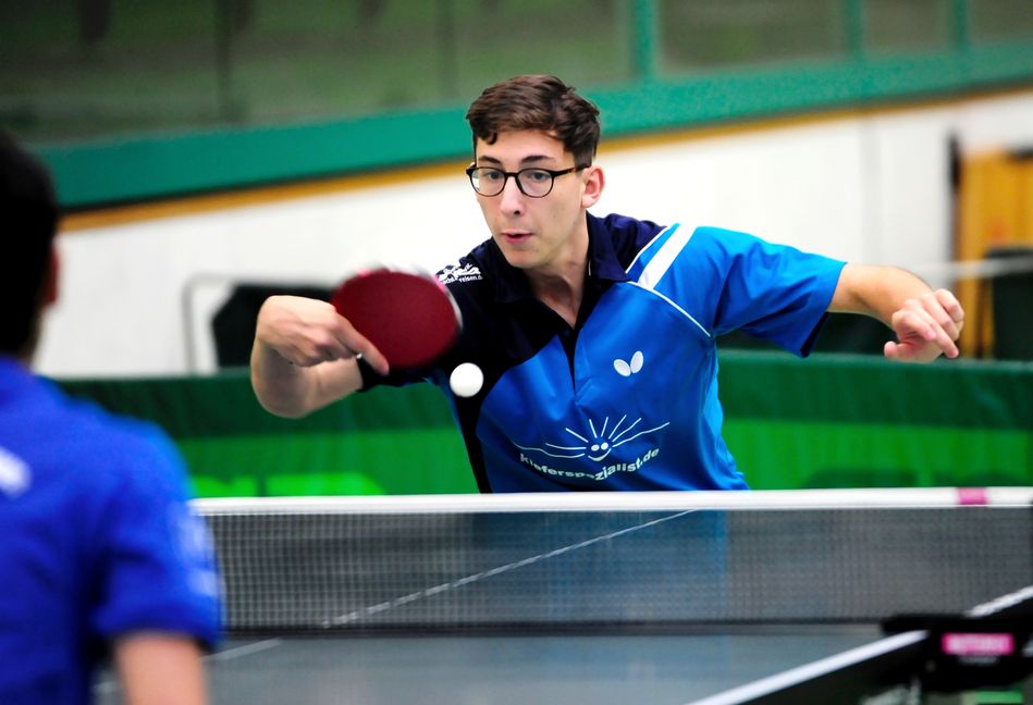 Carlos Dettling behielt im Dopppel mit Ivan Takac die Nerven und sicherte dem VfL Sindelfingen damit einen Punkt. Bild: photostampe