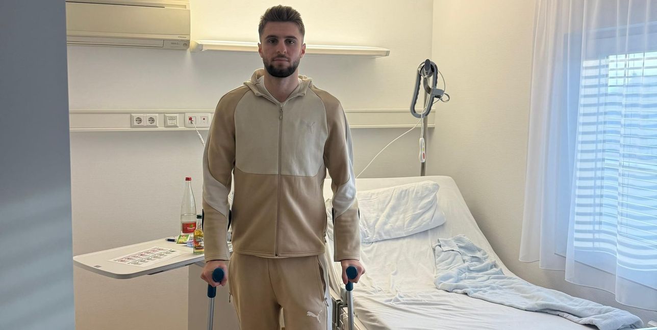 Die Operation hat Eliot Bujupi erfolgreich überstanden. Jetzt kann der Sindelfinger an Krücken laufen.