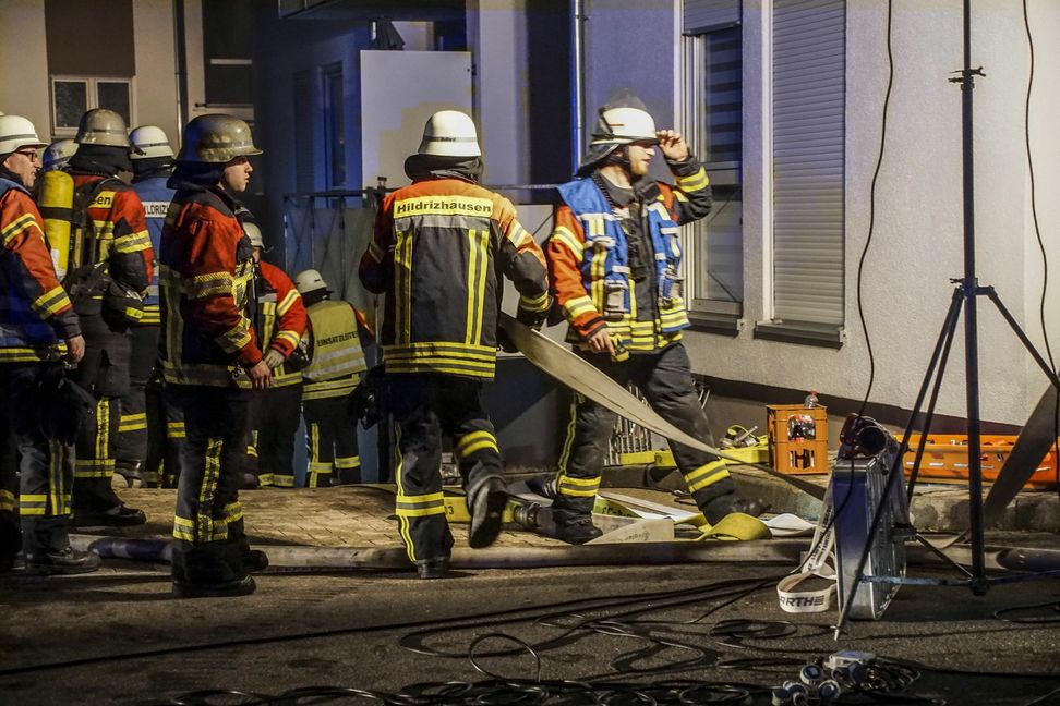 Für die Feuerwehr gab es in der Silvesternacht viel Arbeit in Hildrizhaisen. Bild: SDMG/Dettenmeyer