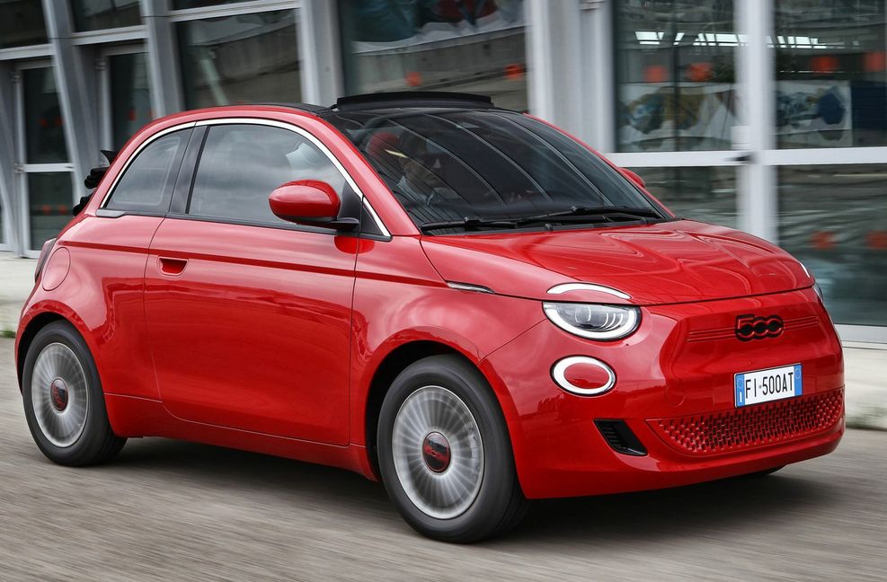 Schick und nicht gerade billig: die Elektrovariante des  Fiat 500. Auch andere Hersteller haben kaum günstige Kleinstwagen im Angebot.