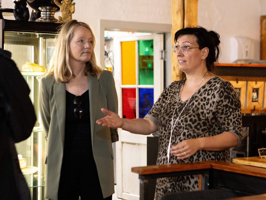Umweltministerin Thekla Walker (links) und Yvonne Morgenthaler.
