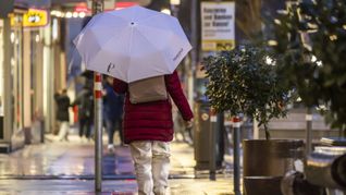 Am Dienstag ziehen immer wieder Schauer durchs Land (Symbolbild).