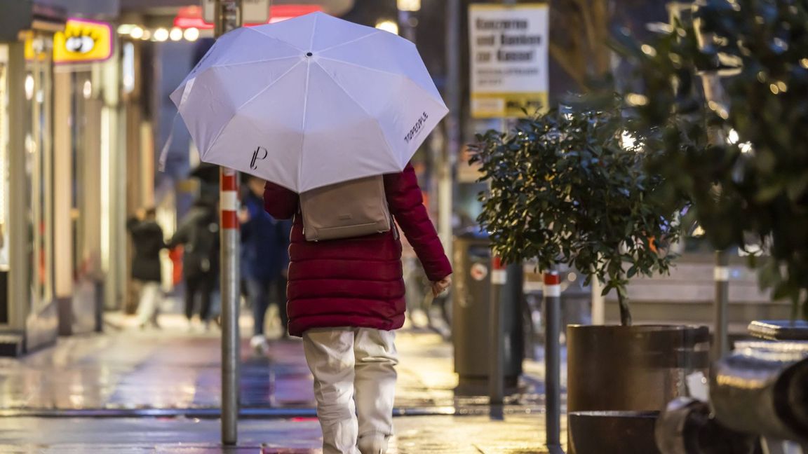 Am Dienstag ziehen immer wieder Schauer durchs Land (Symbolbild).