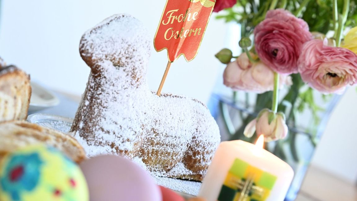 In vielen Familien kommt an Ostern ein Kuchen in Form eines Lamms auf den Tisch. (Symbolbild)
